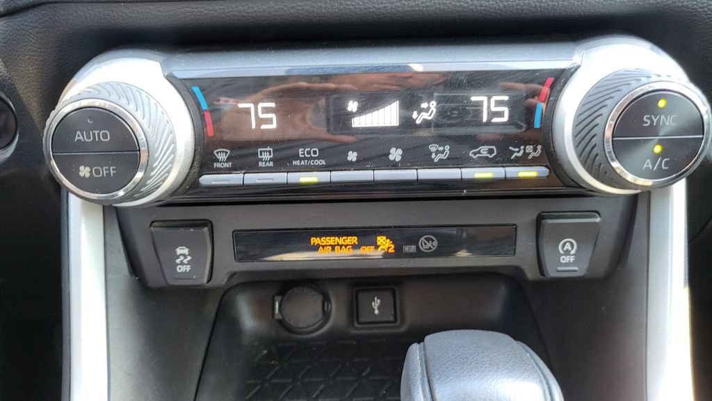 Used 2021 Toyota RAV4 XLE w/ Convenience Package FWD image 35