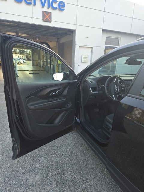 Used 2023 GMC Terrain SLE w/ Driver Convenience Package image 9