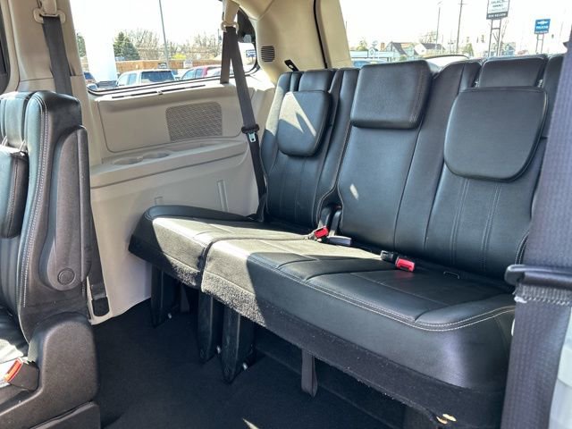 Used 2015 Chrysler Town & Country Touring w/ Driver Convenience Group image 22
