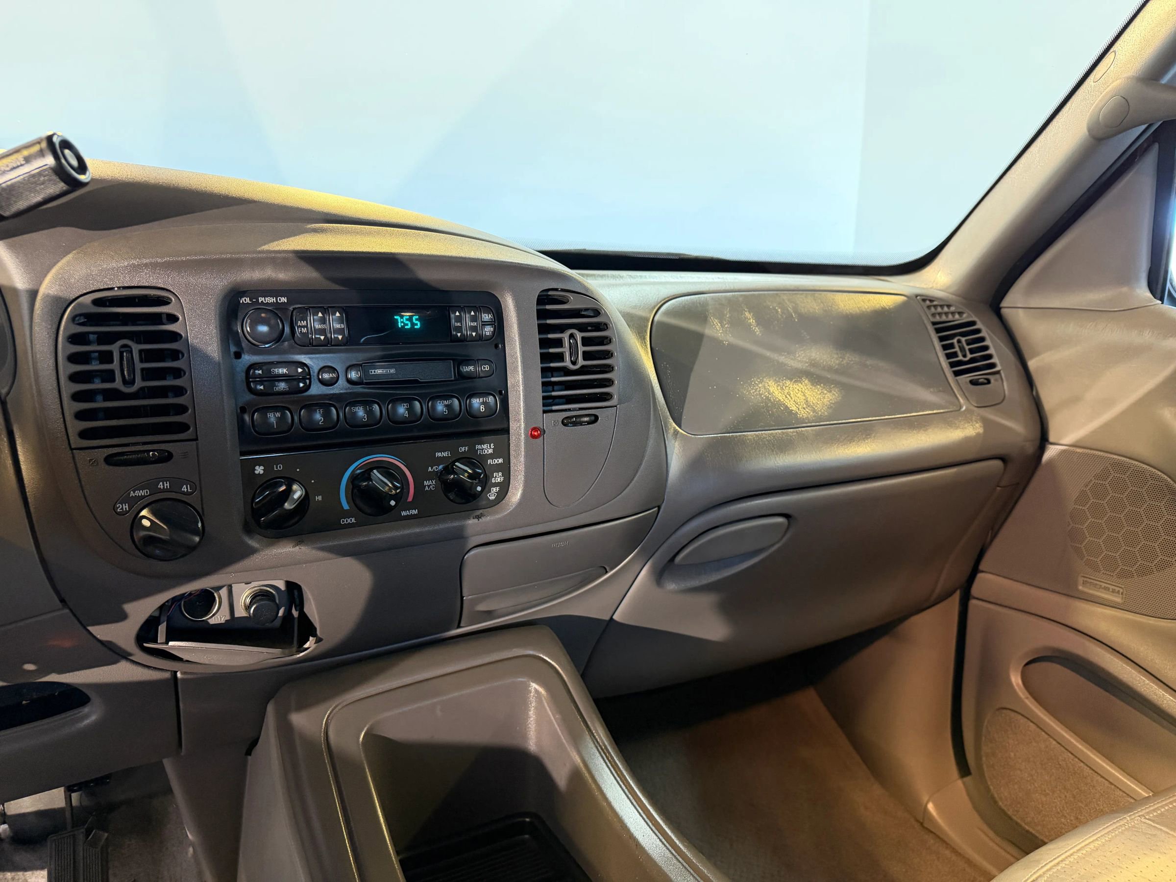 Used 1998 Ford Expedition 4WD image 17