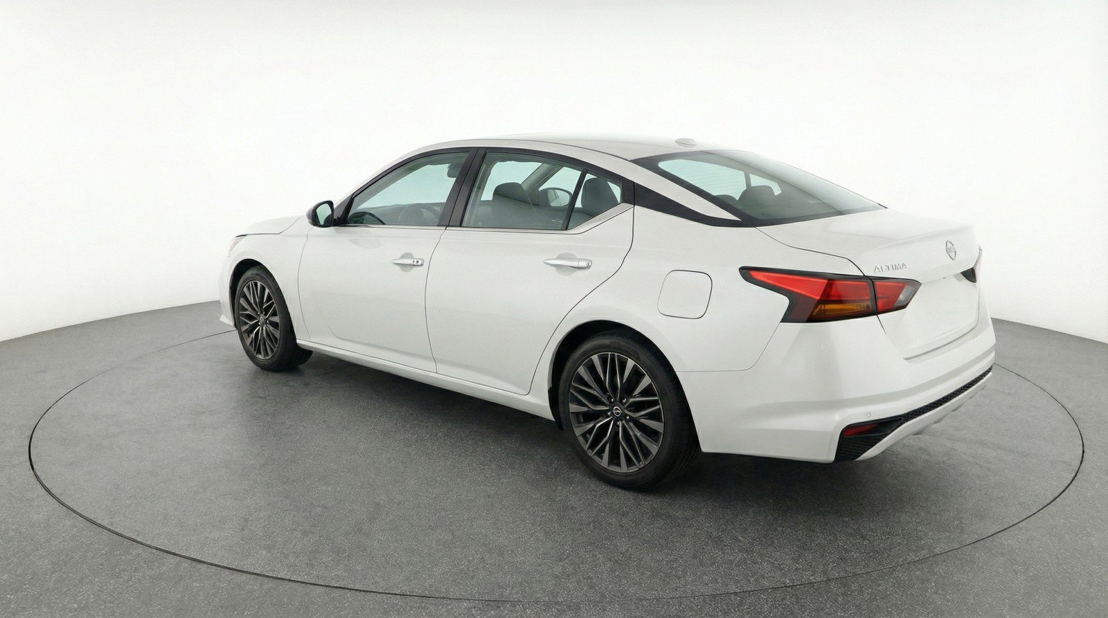 Used 2025 Nissan Altima 2.5 SV FWD image 6