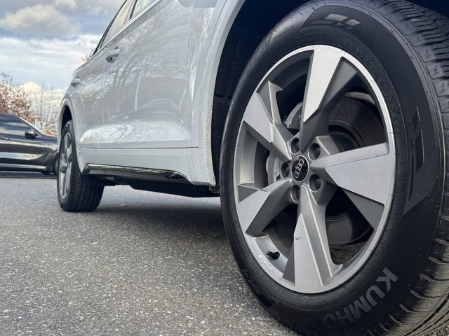 Certified 2025 Audi Q5 2.0T Premium w/ Convenience Plus Package image 9