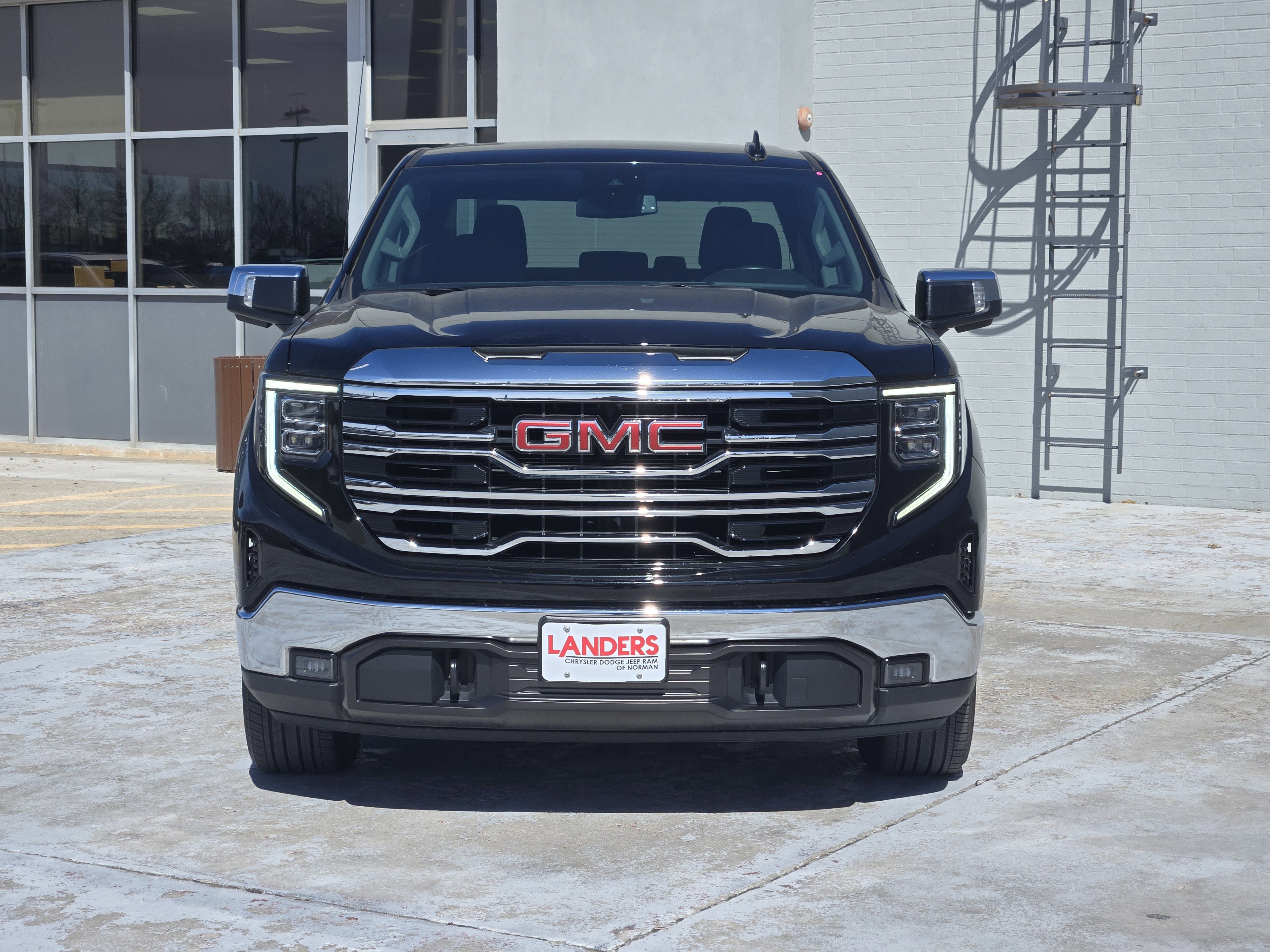 Used 2024 GMC Sierra 1500 SLT image 3