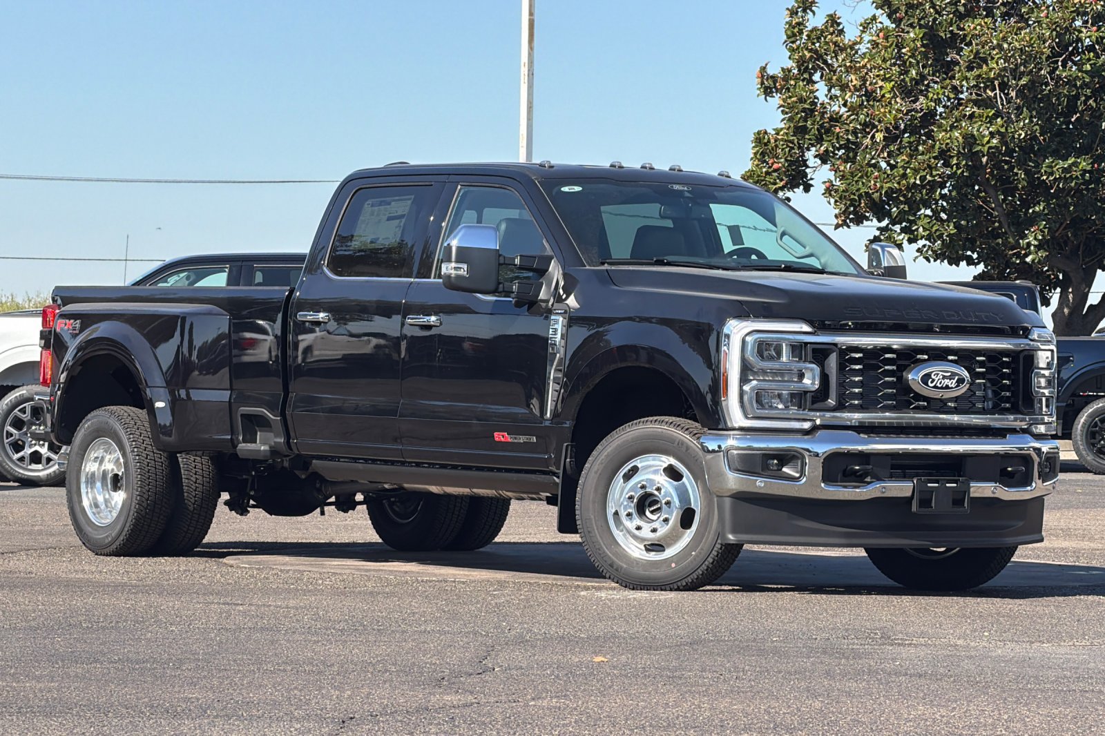 New 2027 Ford F350 Lariat w/ Lariat Premium Package
