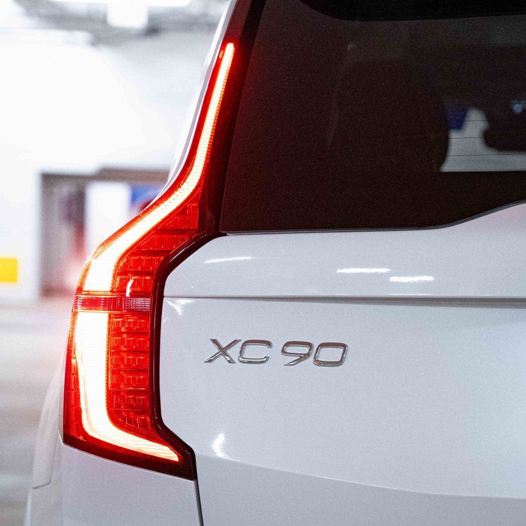 New 2025 Volvo XC90 T8 Core w/ Climate Package image 5