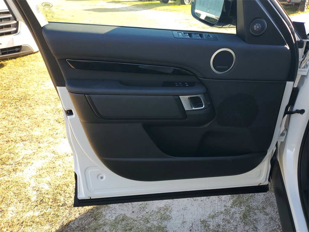 Used 2024 Land Rover Discovery S image 11