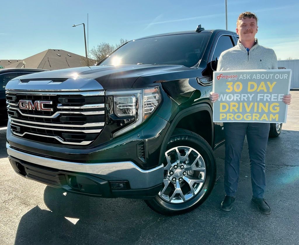 Used 2024 GMC Sierra 1500 SLT image 1