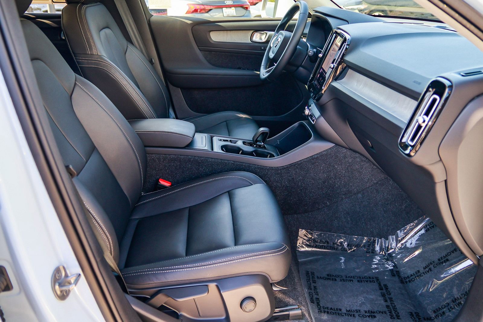 Used 2025 Volvo XC40 B5 Core AWD/4WD image 19