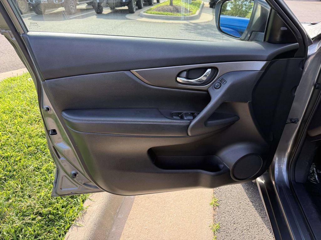 Used 2015 Nissan Rogue SV w/ SV Premium Package AWD/4WD image 31