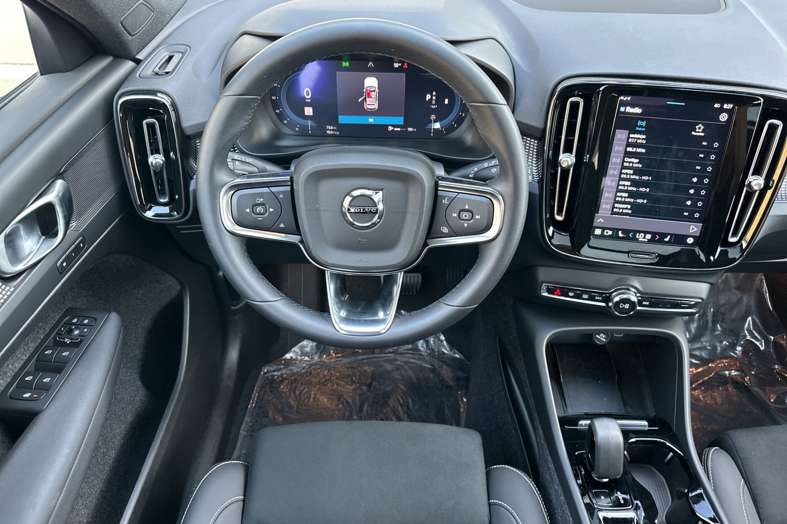New 2025 Volvo XC40 B5 Plus image 16