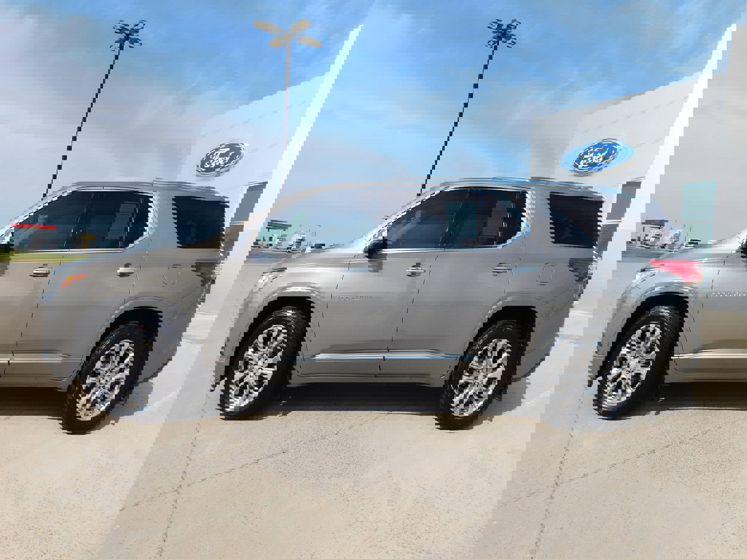 Used 2018 Chevrolet Traverse Premier w/ Driver Confidence II Package image 2