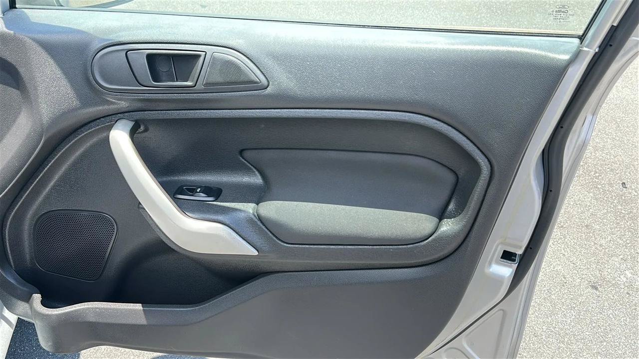 Used 2012 Ford Fiesta SE FWD image 32