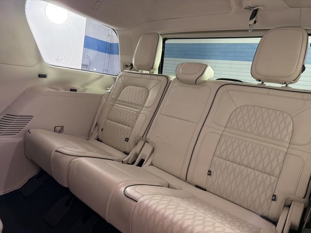 Used 2020 Lincoln Navigator Black Label w/ Cargo Convenience Package image 13