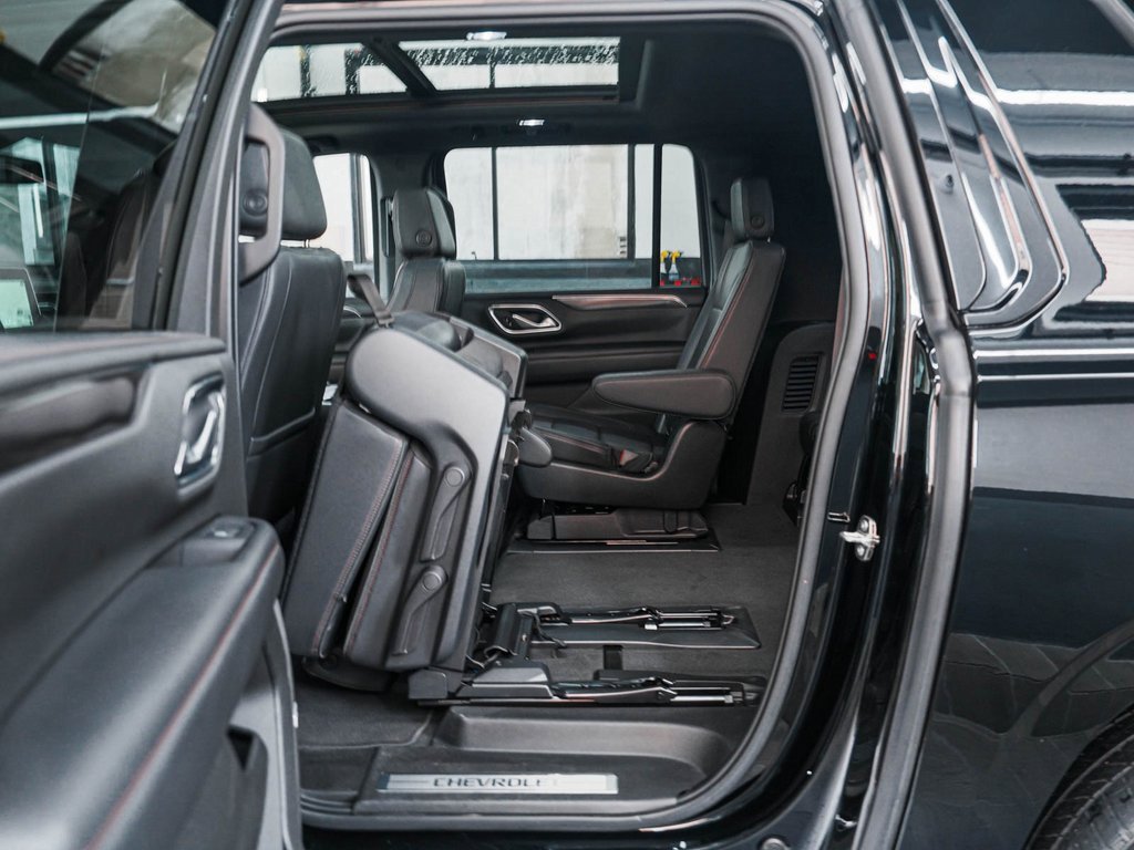 Used 2022 Chevrolet Suburban RST w/ Sport Performance Package image 31