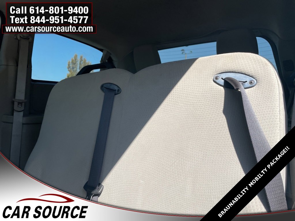 Used 2012 Dodge Grand Caravan SE image 16