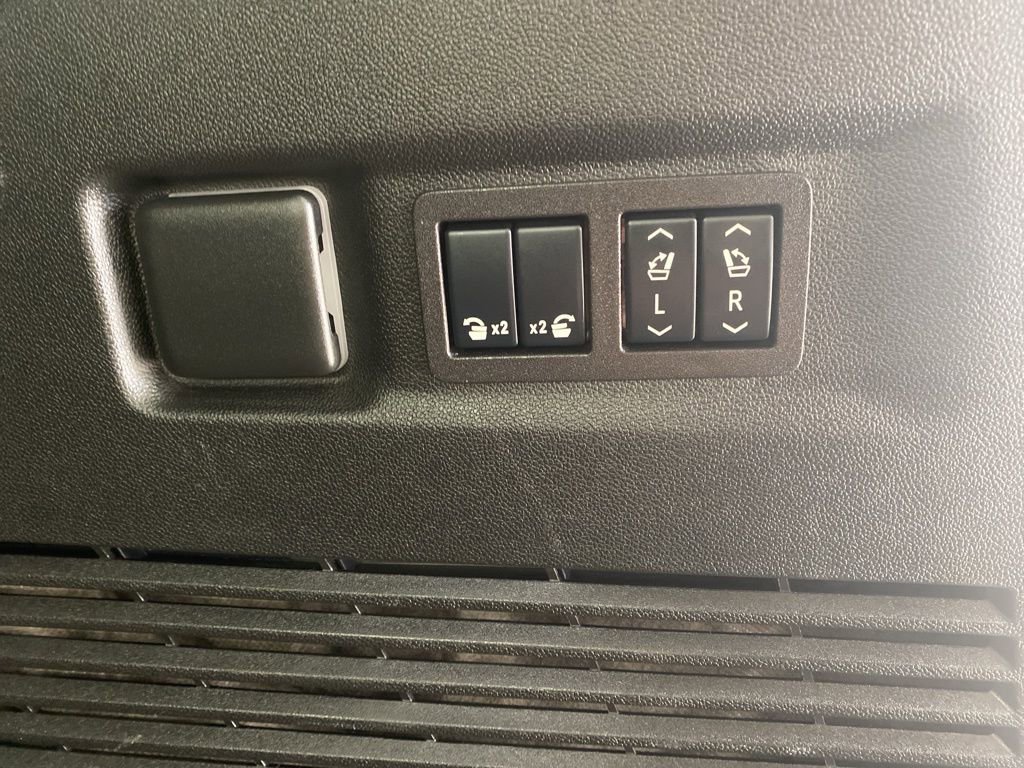 Used 2024 Chevrolet Suburban RST w/ Luxury Package AWD/4WD image 20