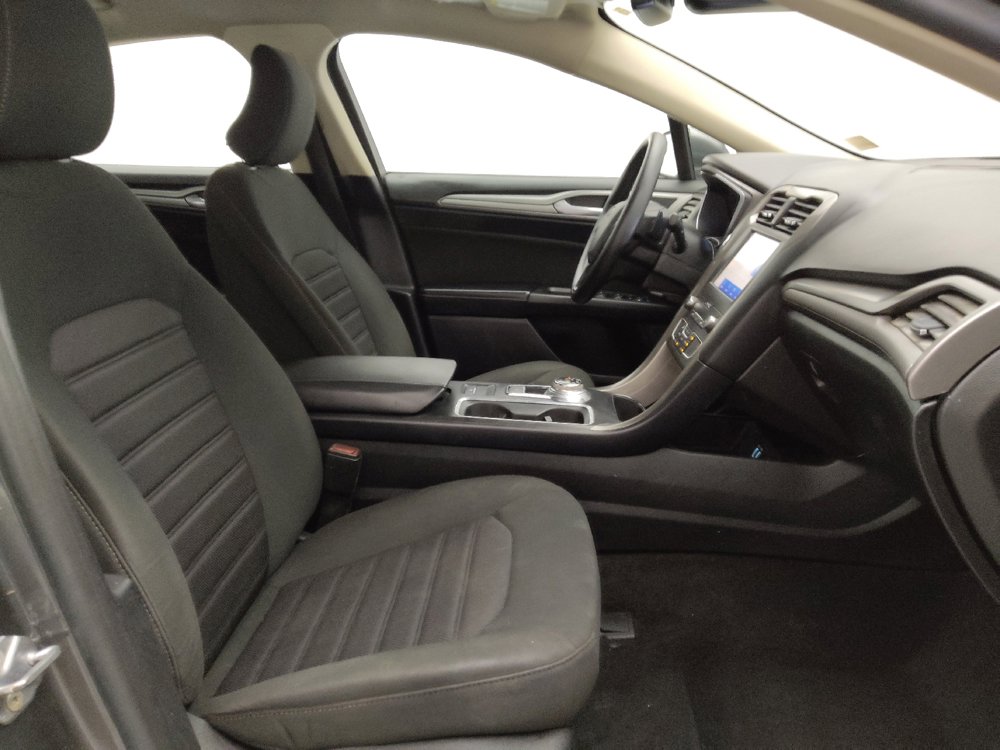 Used 2019 Ford Fusion SE FWD image 21