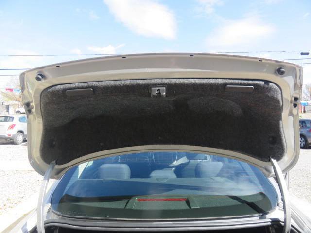 Used 2015 Chrysler 200 Limited w/ Convenience Group image 26