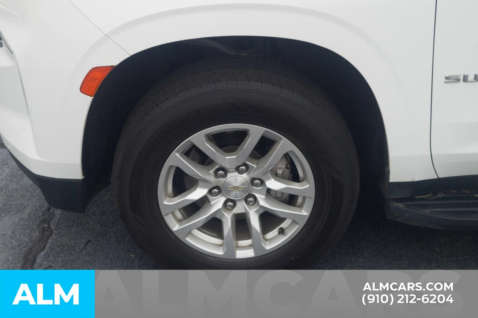 Used 2024 Chevrolet Suburban LT RWD image 14