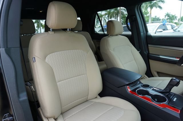 Certified 2017 Ford Explorer FWD image 2
