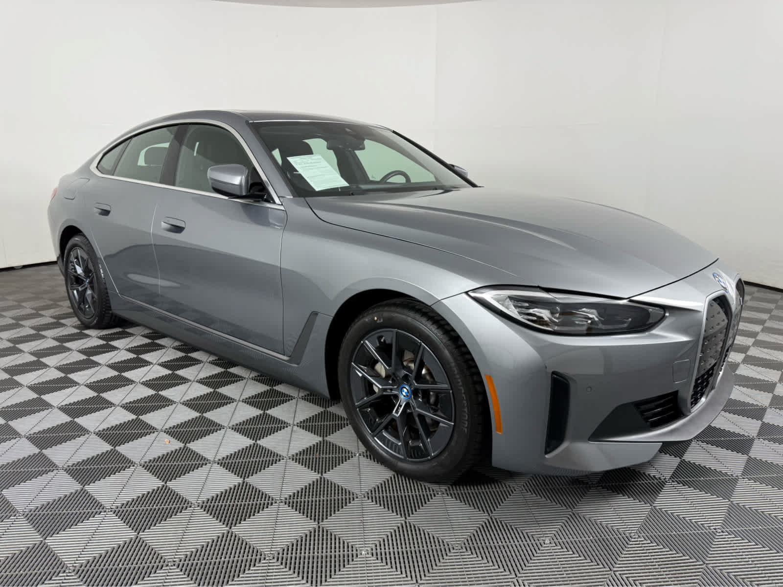 Used 2023 BMW i4 eDrive35 RWD image 1
