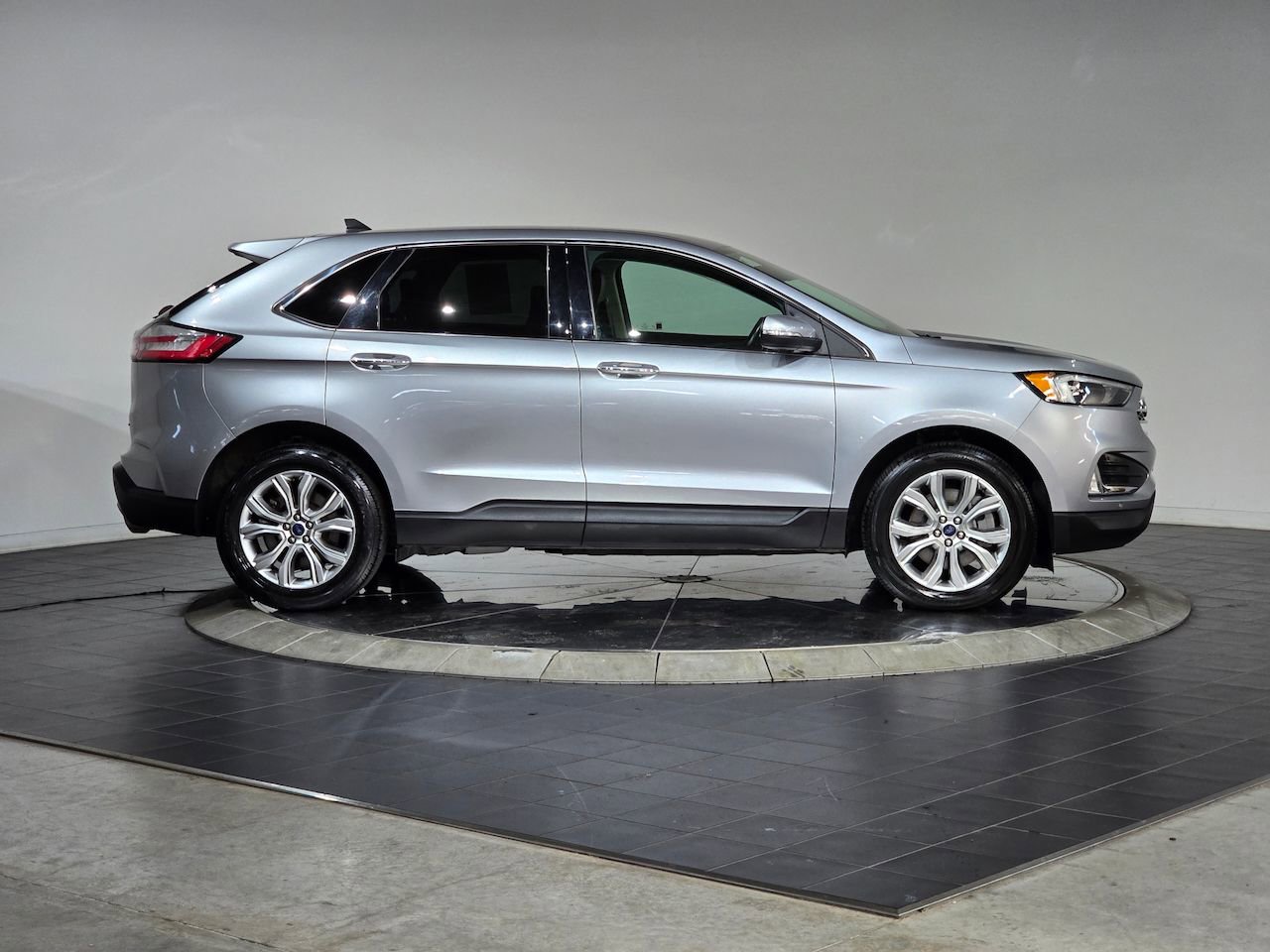 Used 2022 Ford Edge Titanium image 11
