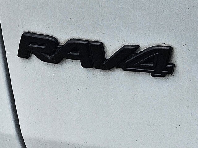 Used 2023 Toyota RAV4 LE AWD/4WD image 29