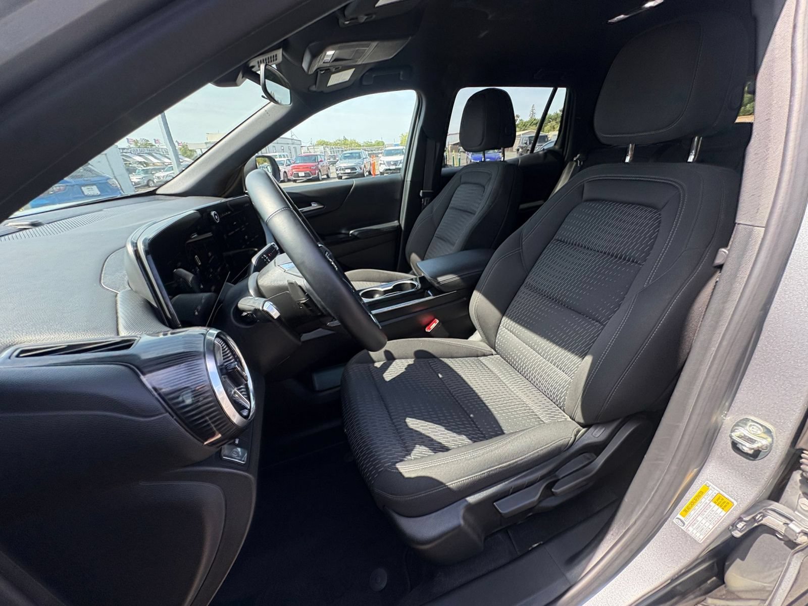 Used 2025 Chevrolet Equinox LT AWD/4WD image 36