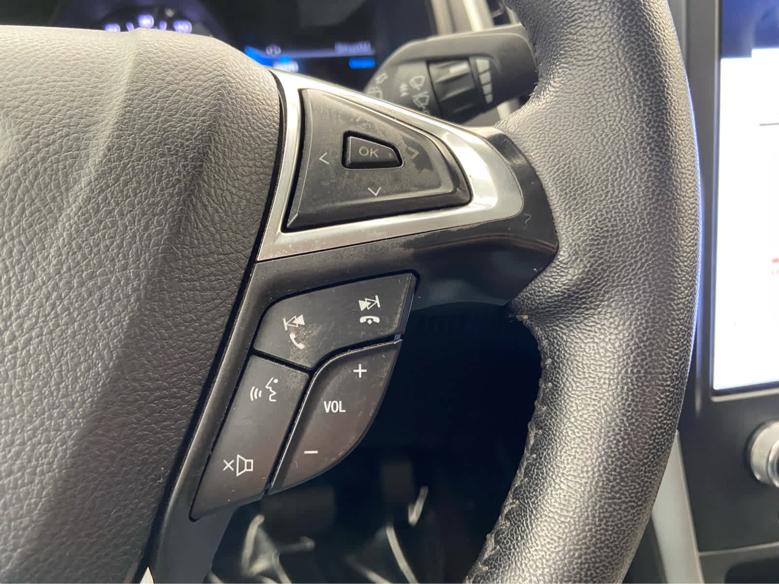 Used 2024 Ford Edge SEL w/ Convenience Package image 24
