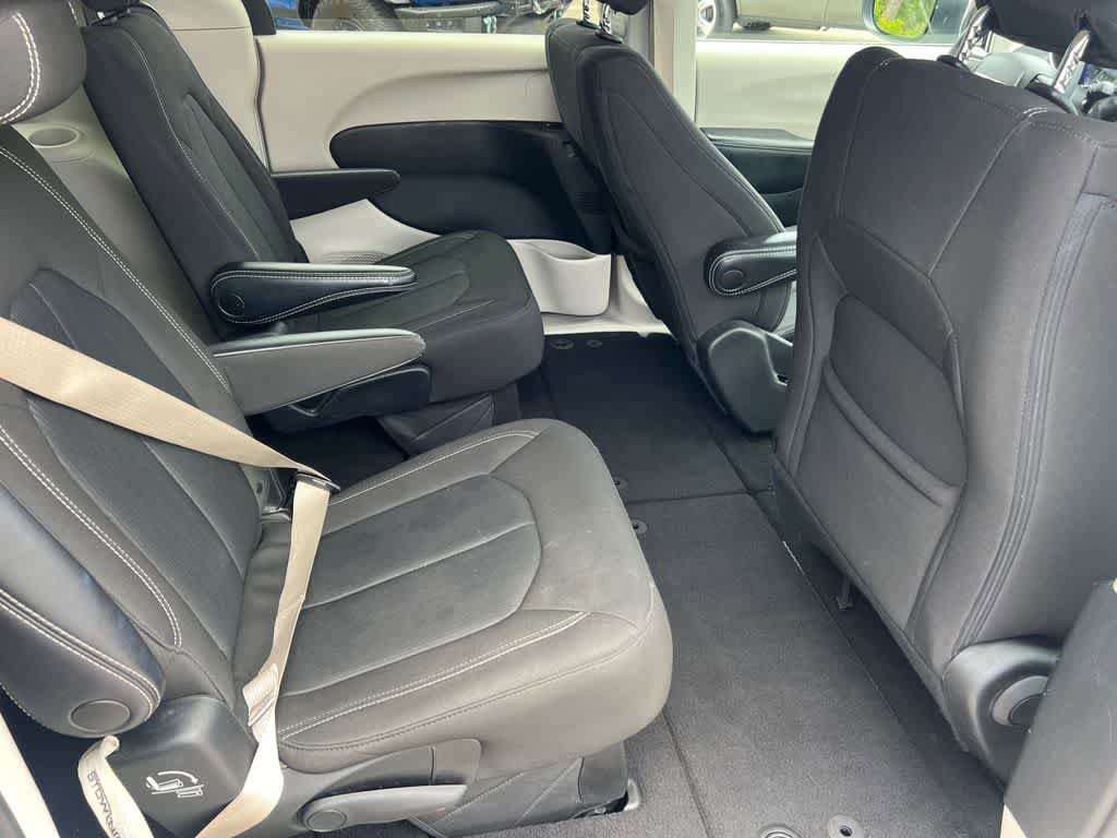 Used 2022 Chrysler Voyager LX FWD image 15