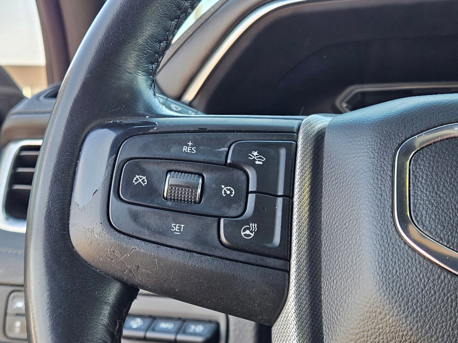 Used 2021 GMC Yukon Denali RWD image 12