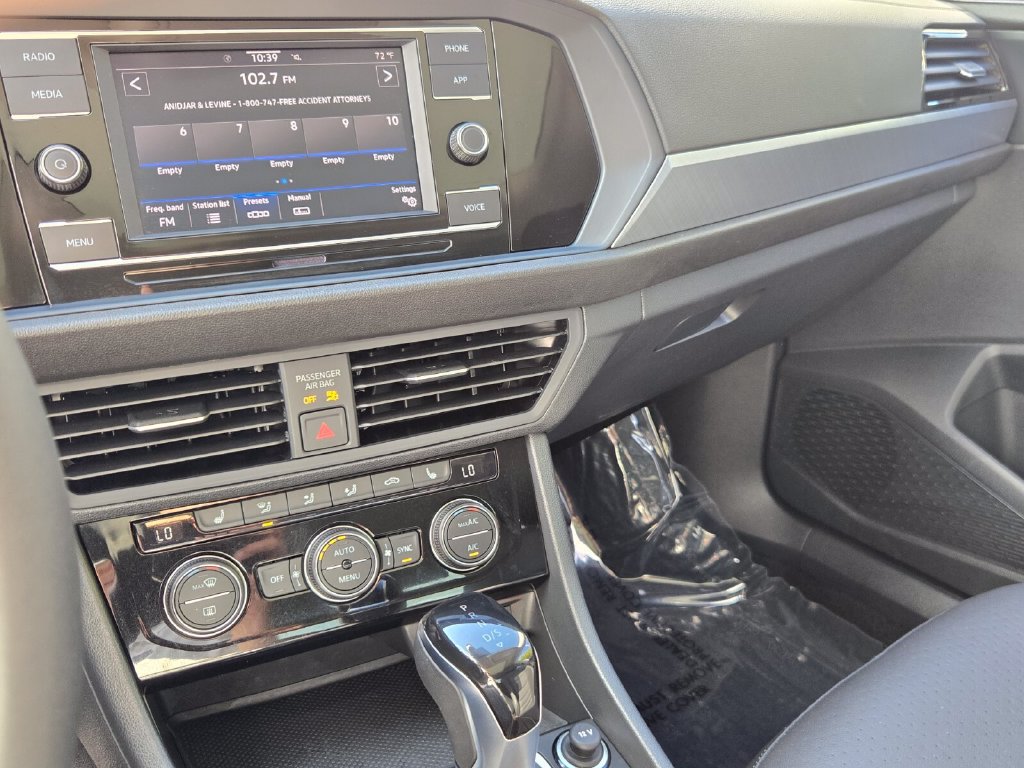 Certified 2024 Volkswagen Jetta SE w/ Panoramic Sunroof Package FWD image 21