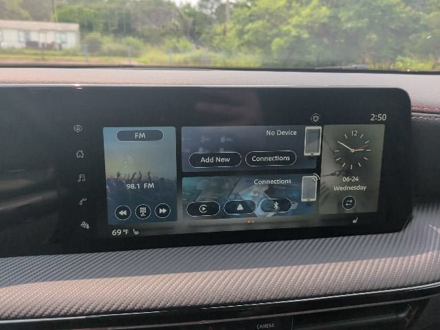 Used 2025 Nissan Kicks SR w/ SR Premium Package FWD image 25