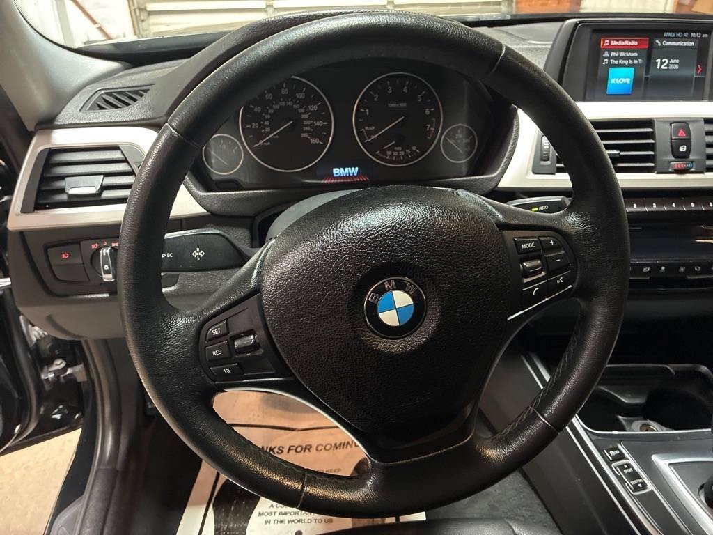 Used 2018 BMW 320i Sedan RWD image 17