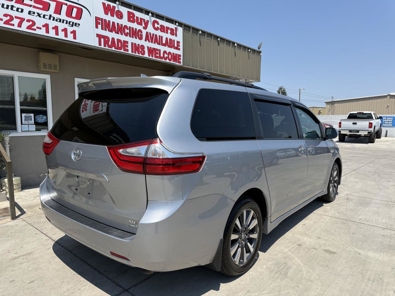 Used 2018 Toyota Sienna XLE AWD/4WD image 3