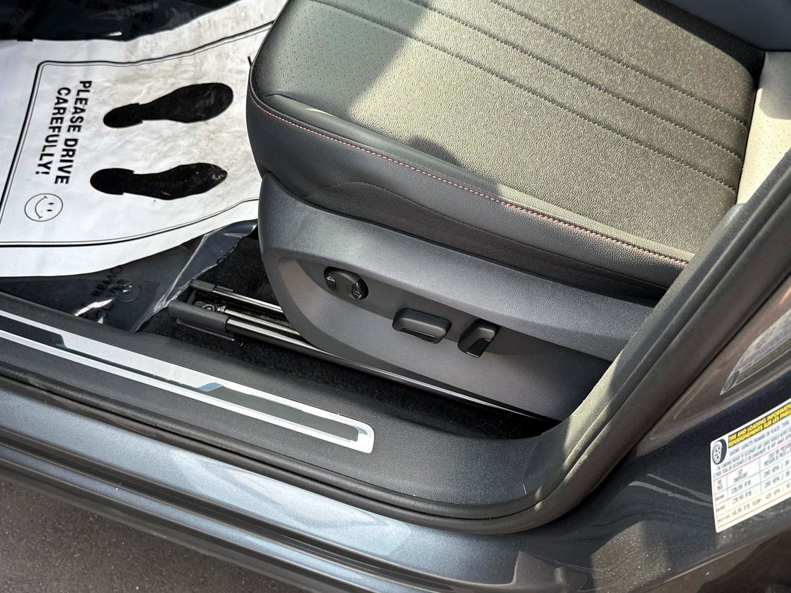 Used 2024 Volkswagen Tiguan Wolfsburg Edition image 20
