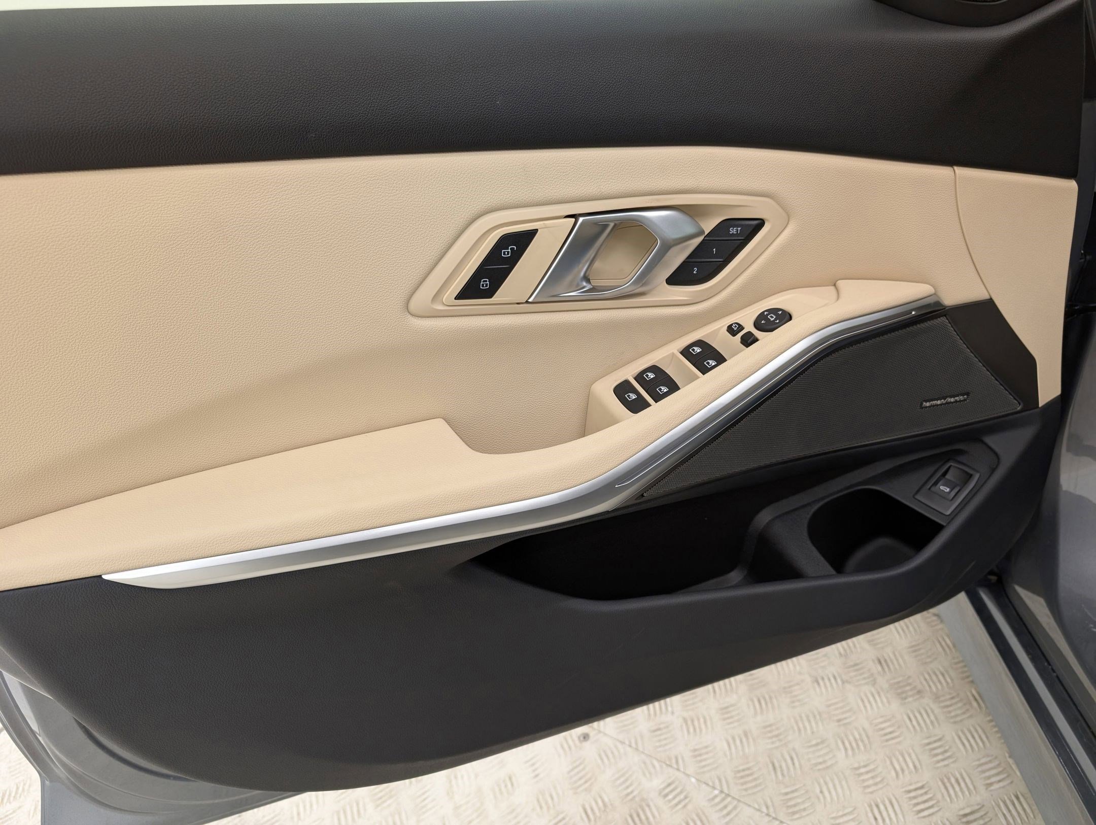 Used 2025 BMW 330i xDrive Sedan w/ Premium Package image 11