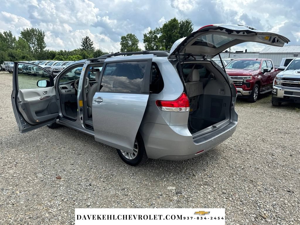 Used 2014 Toyota Sienna XLE w/ Entertainment Package FWD image 31