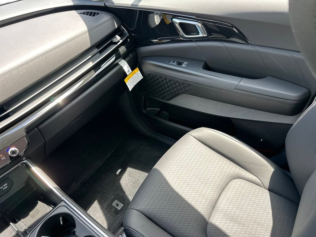 New 2025 Kia Carnival SX Prestige FWD image 33
