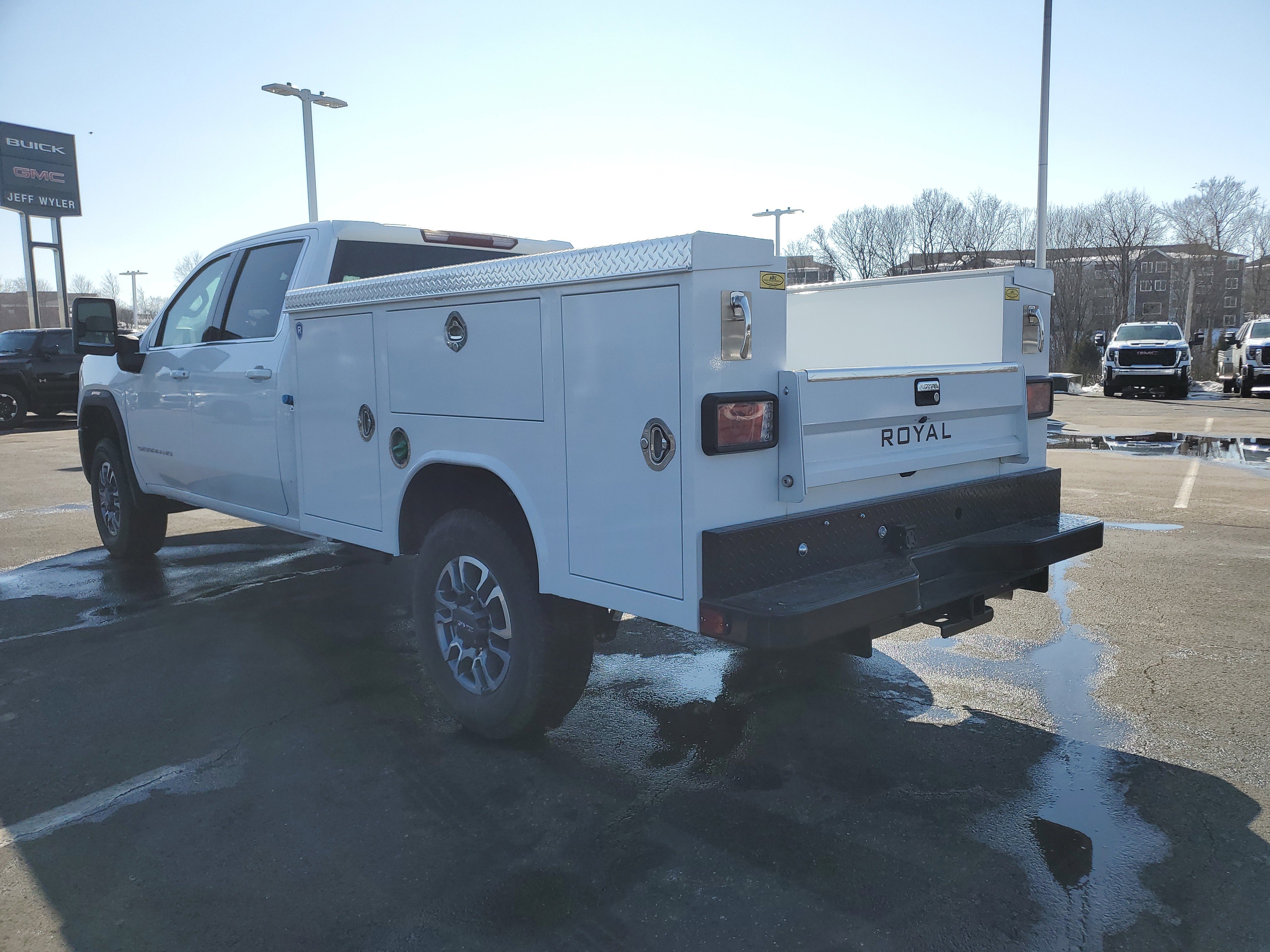 New 2025 GMC Sierra 3500 SLE w/ SLE Convenience Package image 7