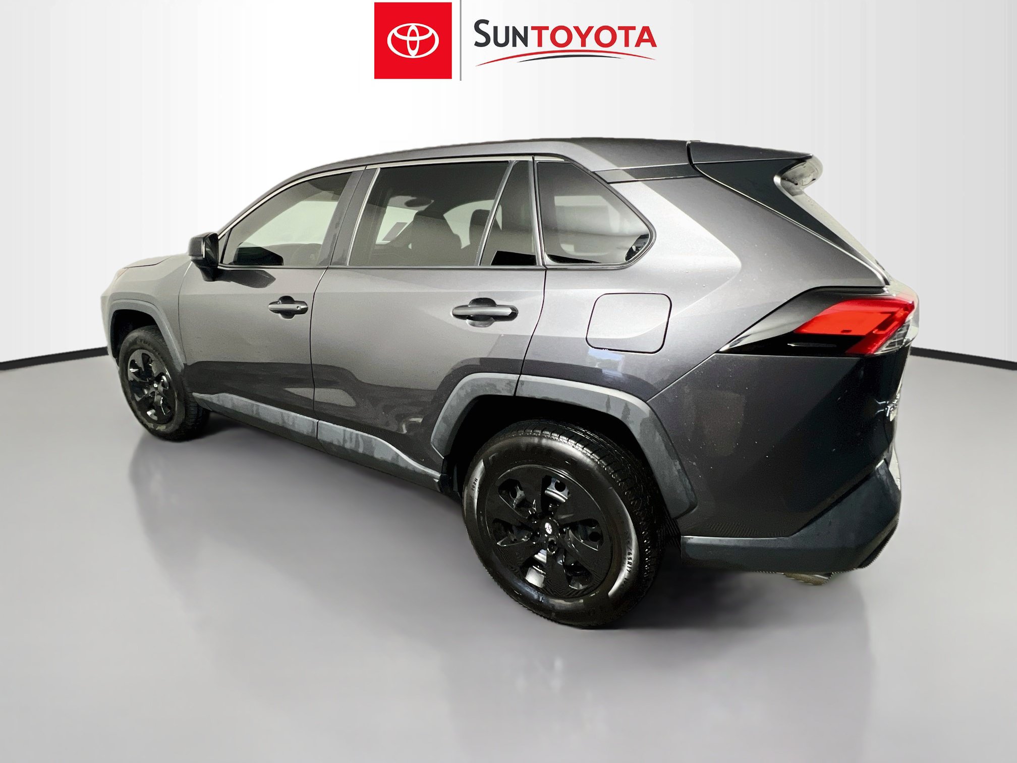 Used 2022 Toyota RAV4 LE FWD image 6