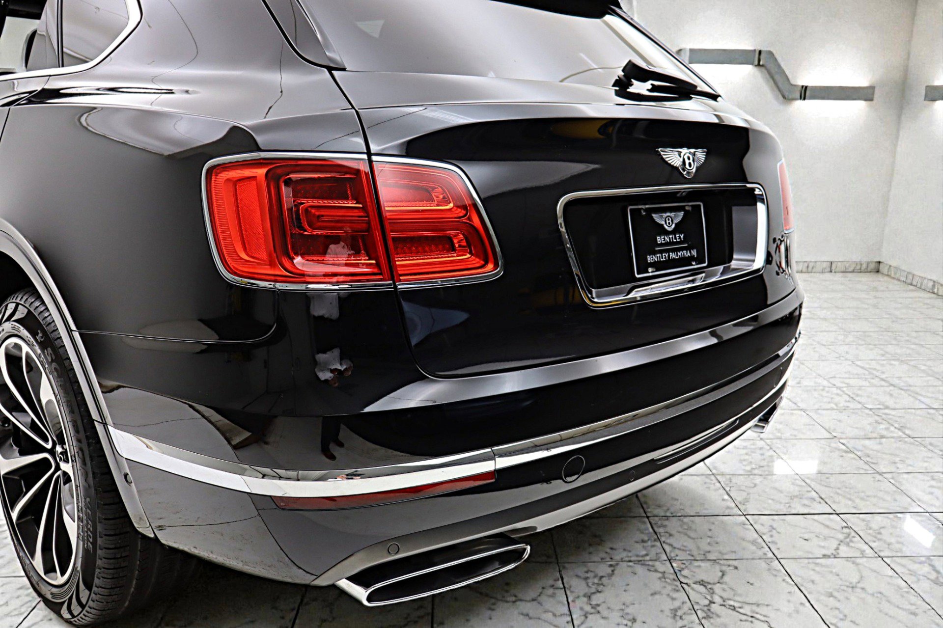 Certified 2017 Bentley Bentayga image 10