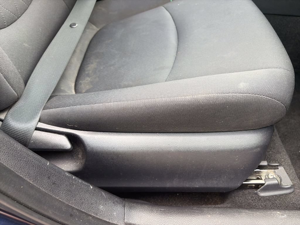 Used 2021 Toyota Corolla LE FWD image 32