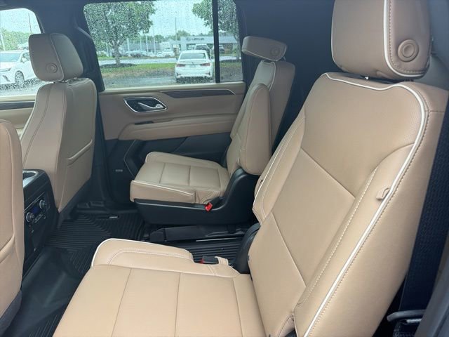 Used 2023 Chevrolet Suburban Premier AWD/4WD image 10