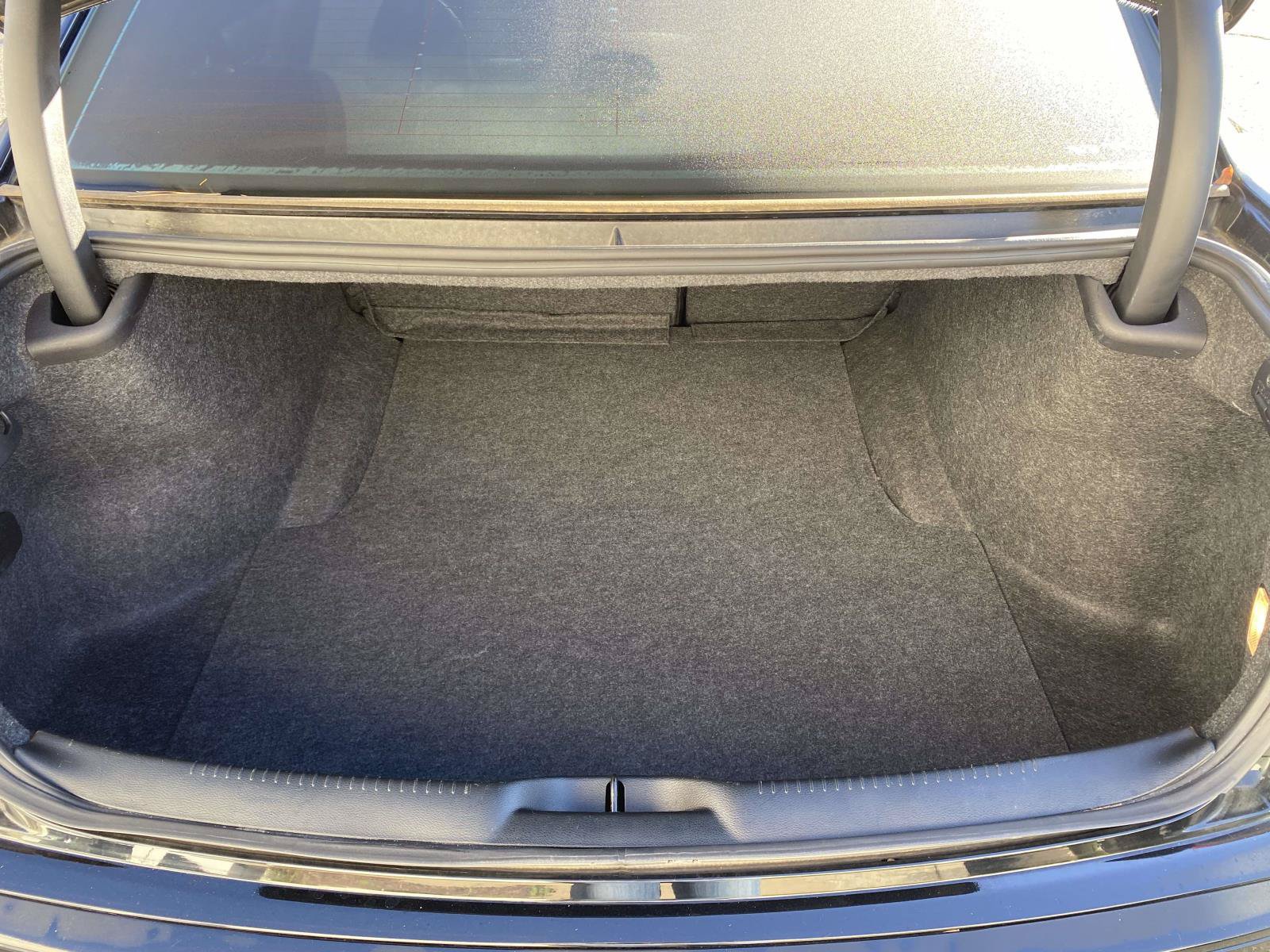 Used 2022 Chrysler 300 Touring L w/ Comfort Group RWD image 19
