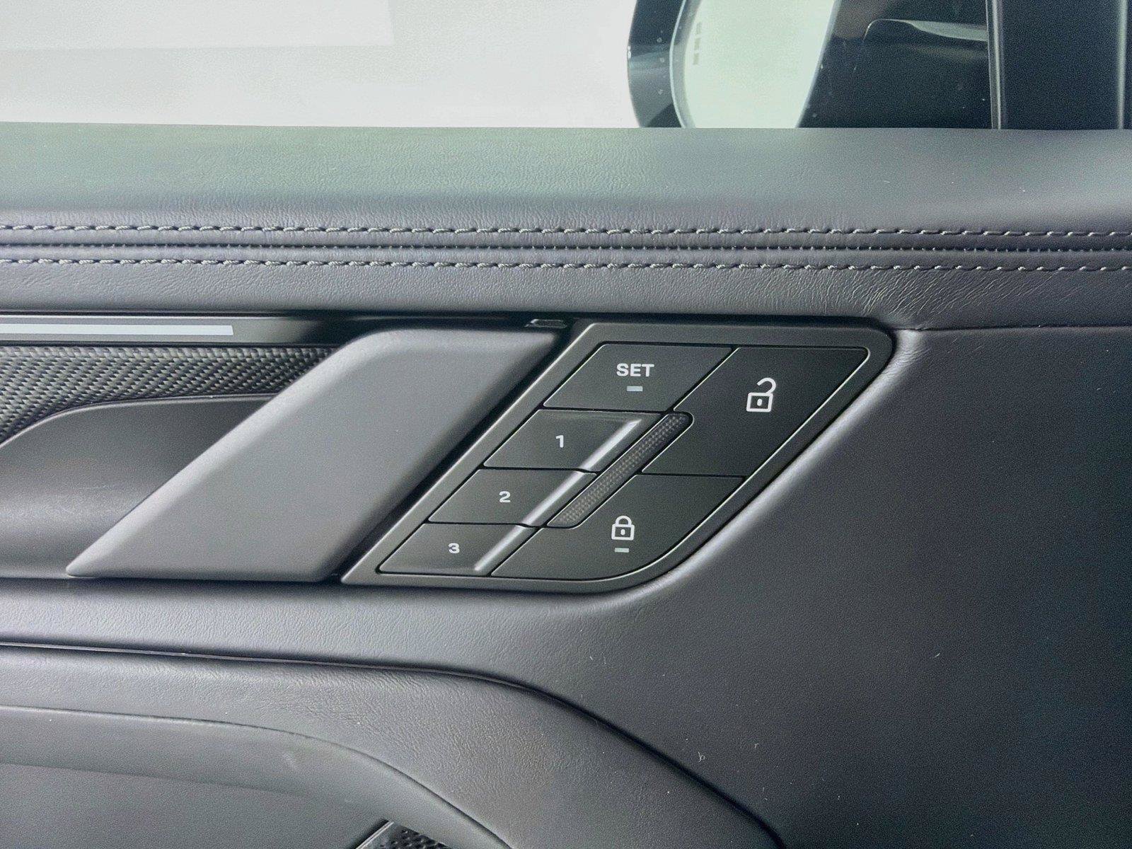 New 2026 Porsche Cayenne Turbo AWD/4WD image 7