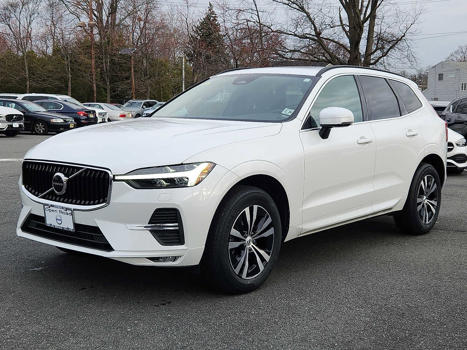 Certified 2023 Volvo XC60 B5 Core w/ Climate Package image 3