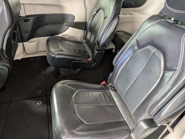Used 2022 Chrysler Pacifica Touring-L image 22