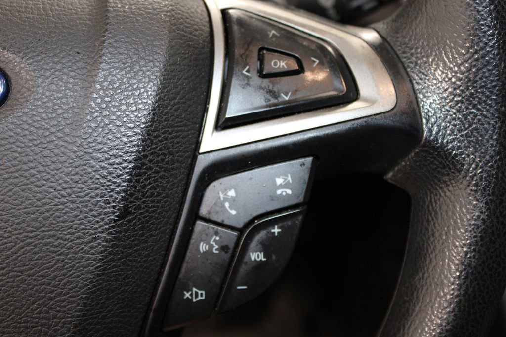 Used 2020 Ford Fusion SE image 22