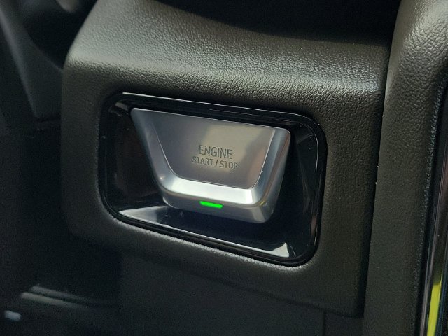 Used 2025 GMC Yukon AT4 w/ AT4 Premium Package AWD/4WD image 27
